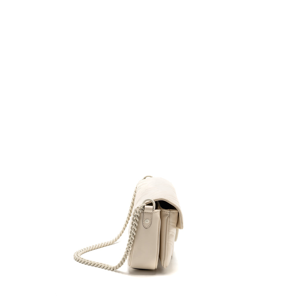 GUCCI MEDIUM GG MARMONT SHOULDER BAG WHITE MATELASSE CHEVRON LEATHER WITH WHITE HARDWARE