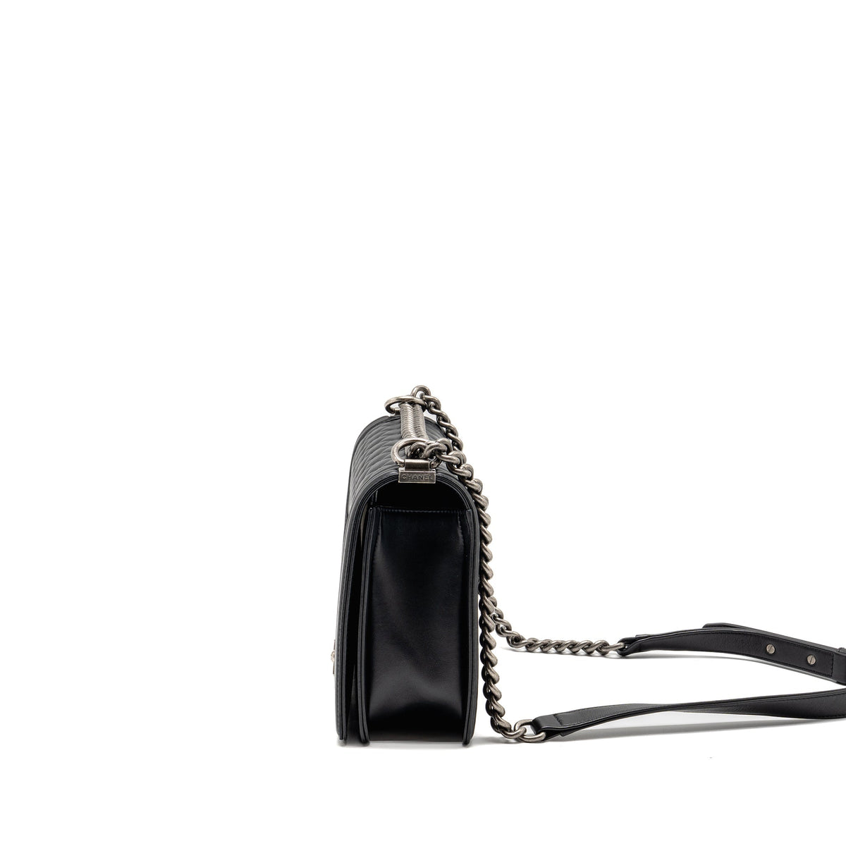 CHANEL NEW MEDIUM BOY BAG CALFSKIN BLACK RUTHENIUM HARDWARE
