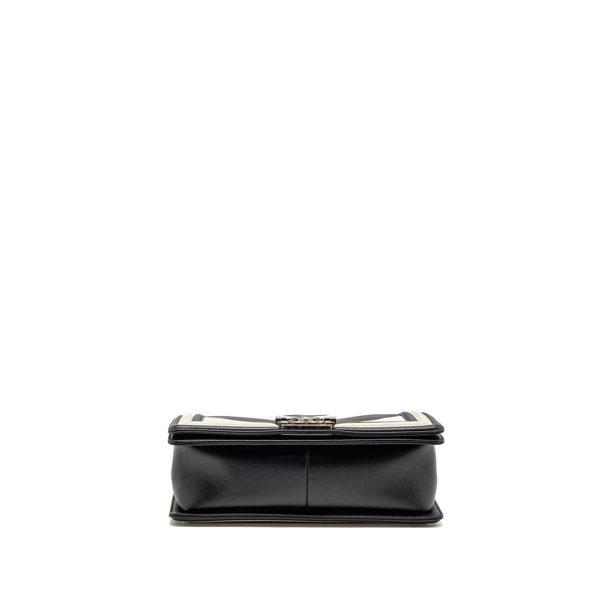 Chanel 16A Medium Boy Bag Pleated Calfskin Black/White RUTHENIUM HARDWARE
