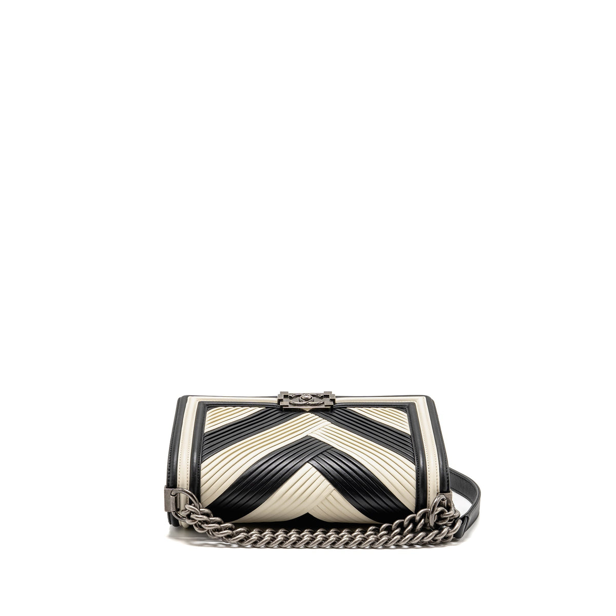 Chanel 16A Medium Boy Bag Pleated Calfskin Black/White RUTHENIUM HARDWARE