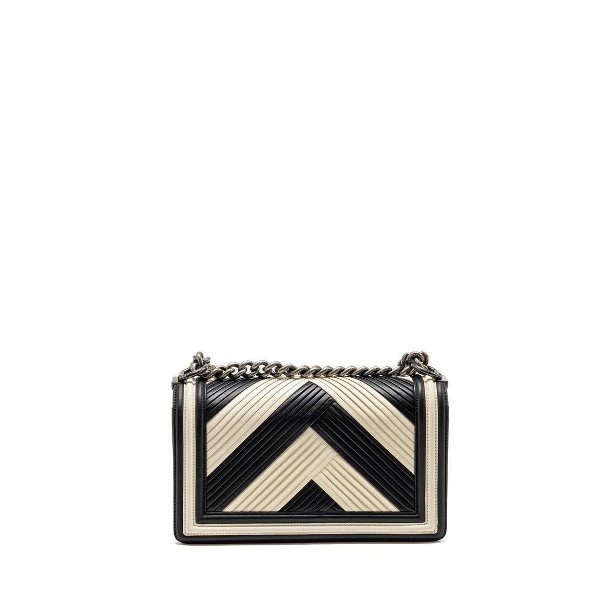 Chanel 16A Medium Boy Bag Pleated Calfskin Black/White RUTHENIUM HARDWARE