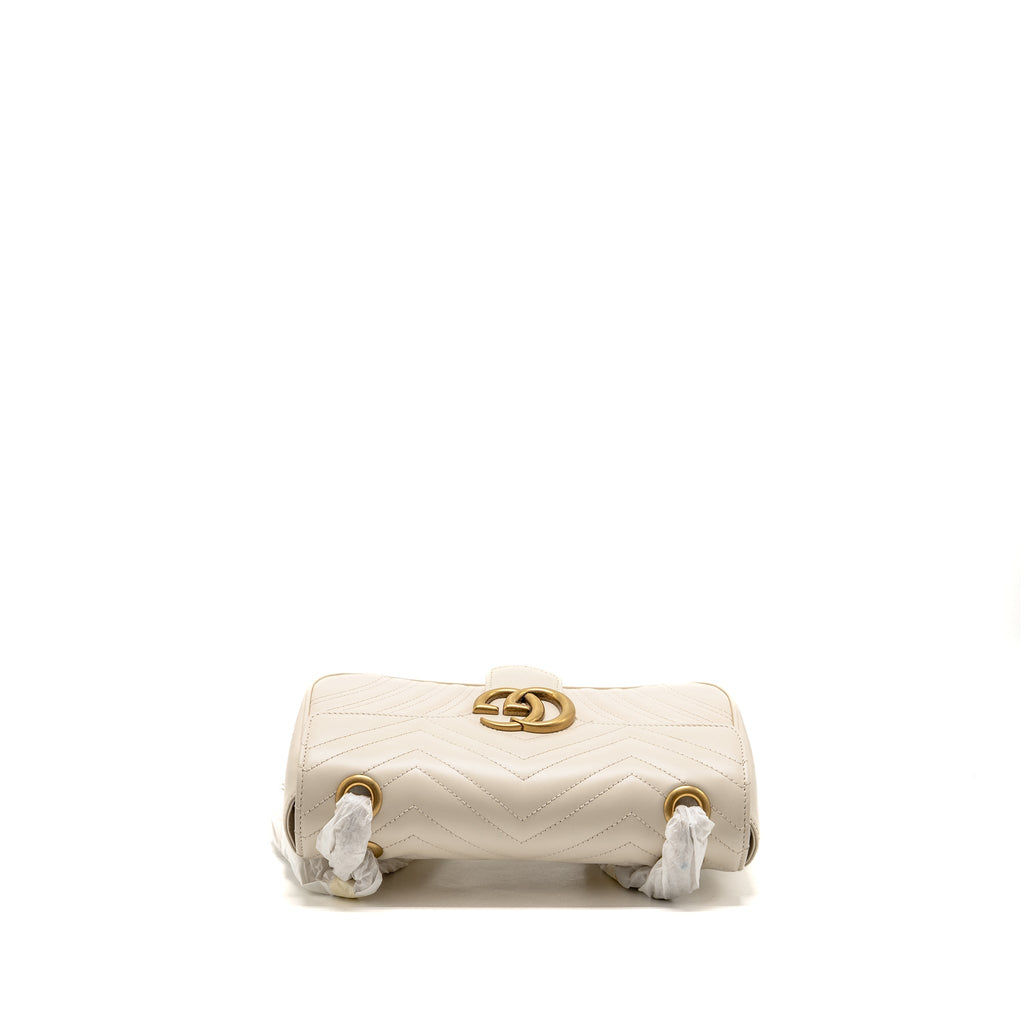 Gucci medium GG Marmont Shoulder Bag Matelasse Chevron Leather White GHW