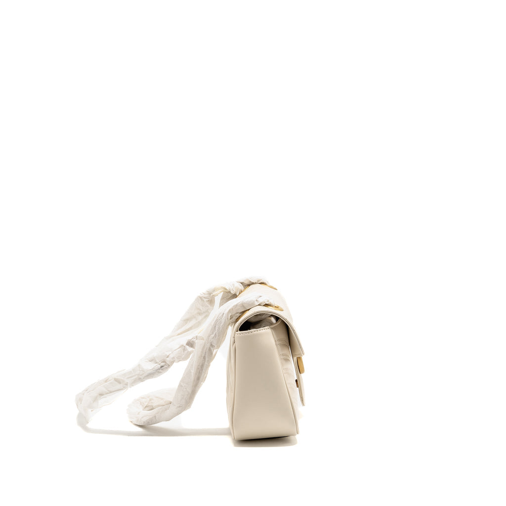 Gucci medium GG Marmont Shoulder Bag Matelasse Chevron Leather White GHW
