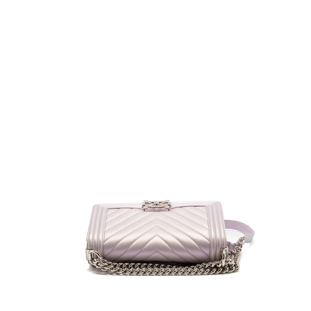 Chanel medium boy bag chevron Lambskin iridescent lilac SHW