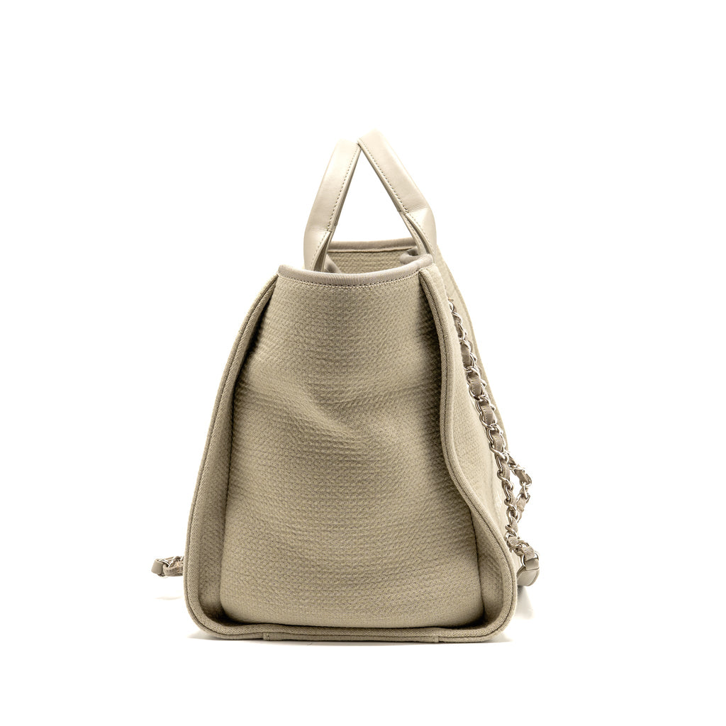 CHANEL DEAUVILLE TOTE BAG FABRIC / LEATHER LIGHT GREY SHW (MICROCHIP)