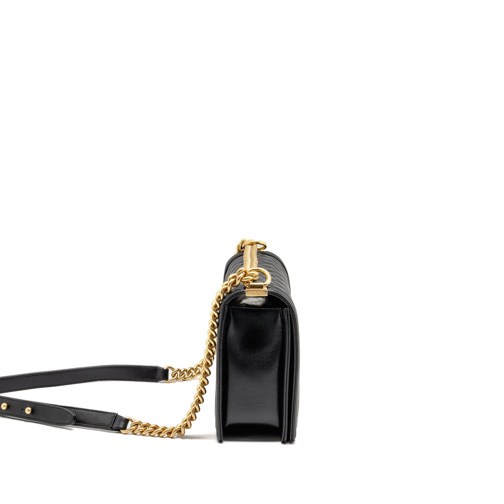 CHANEL NEW MEDIUM BOY BAG CAVIAR BLACK GHW (MICROCHIP)
