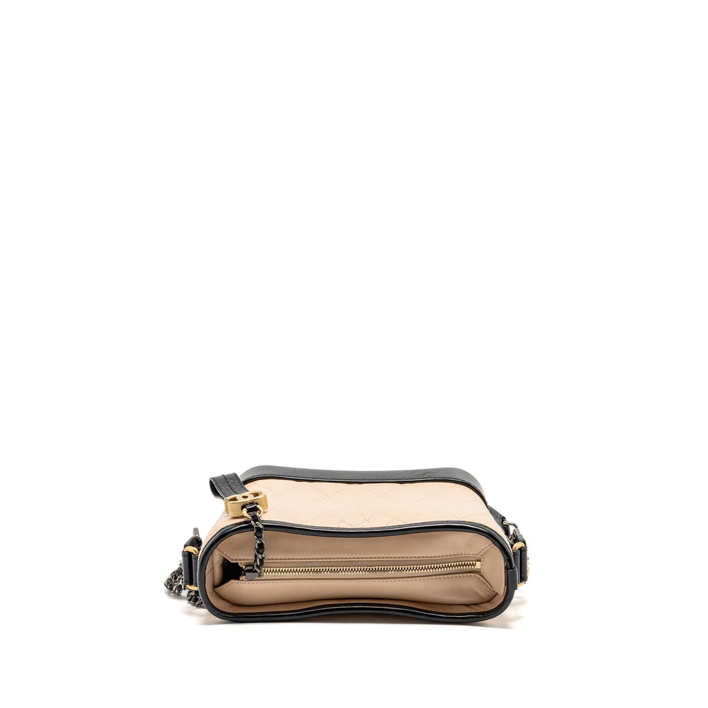 CHANEL SMALL GABRIELLE HOBO BAG AGED CALFSKIN BEIGE/BLACK MULTICOLOUR HARDWARE