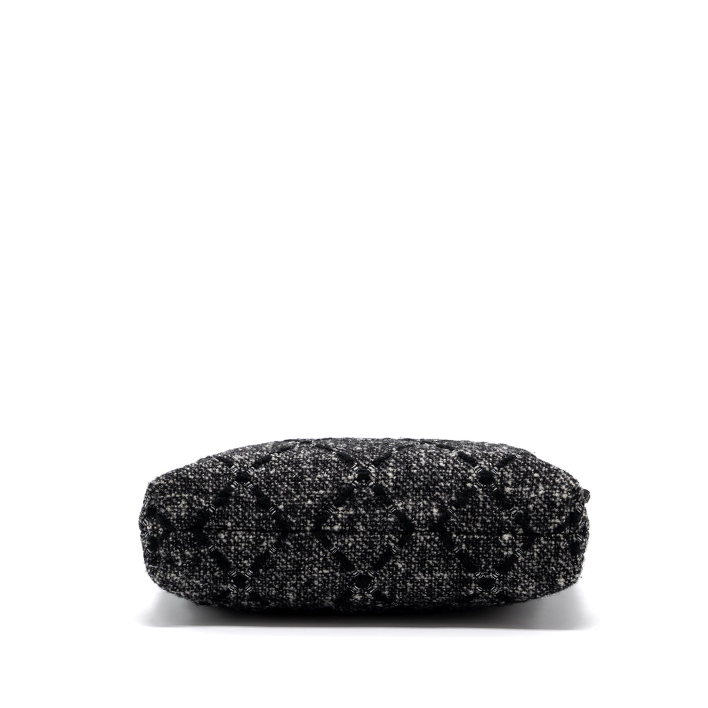 CHANEL MEDIUM 22 BAG TWEED BLACK / GREY GHW (MICROCHIP)