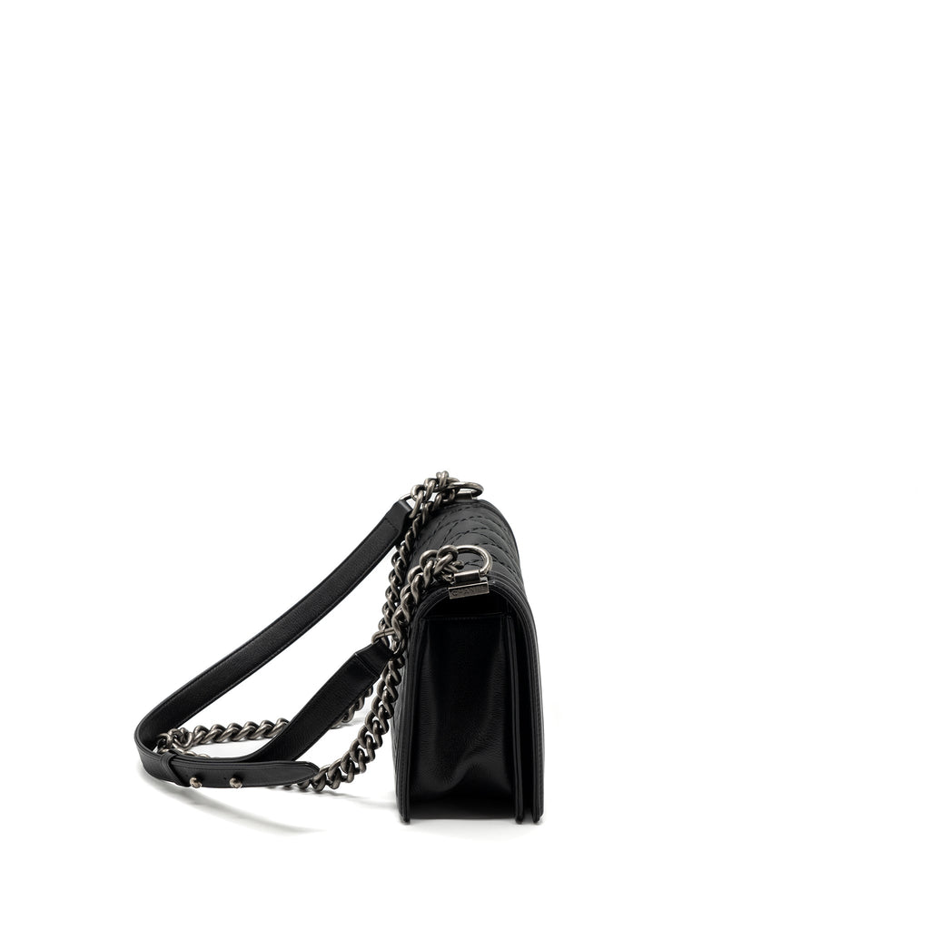 CHANEL MEDIUM BOY BAG CALFSKIN BLACK RUTHENIUM HARDWARE