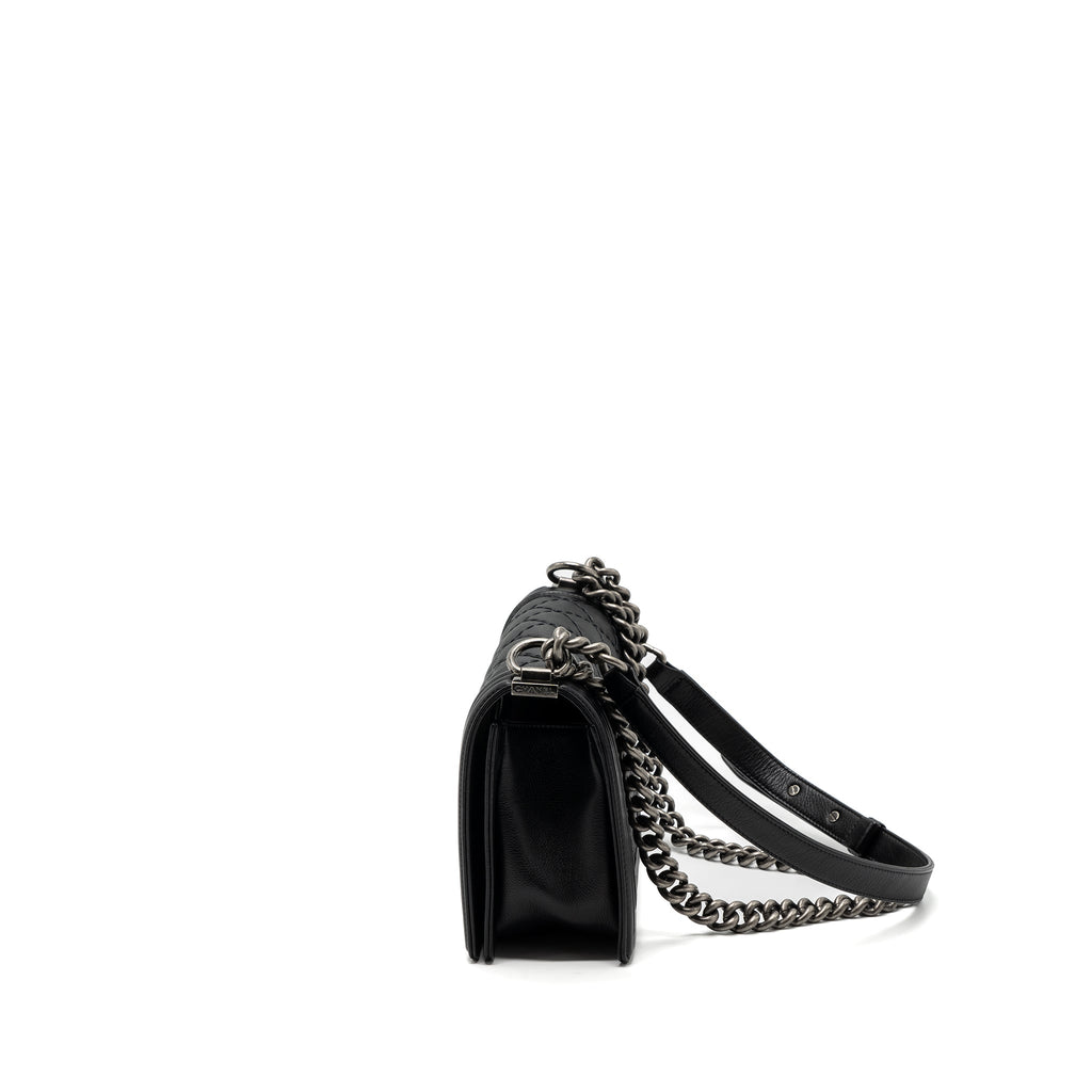 CHANEL MEDIUM BOY BAG CALFSKIN BLACK RUTHENIUM HARDWARE