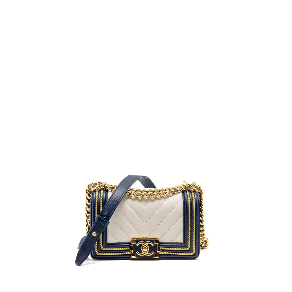 CHANEL SMALL CHEVRON BOY BAG CALFSKIN WHITE/NAVY GHW