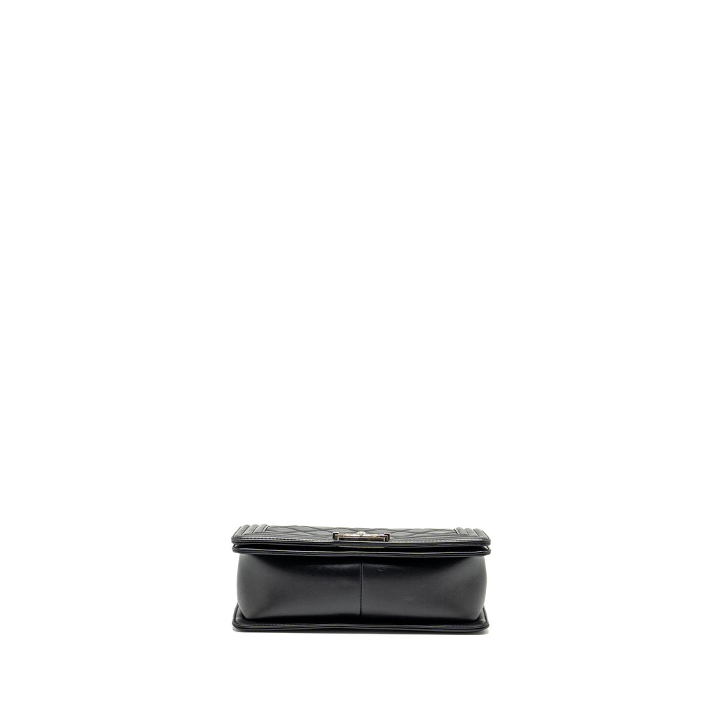 CHANEL MEDIUM BOY BAG CALFSKIN BLACK RUTHENIUM HARDWARE