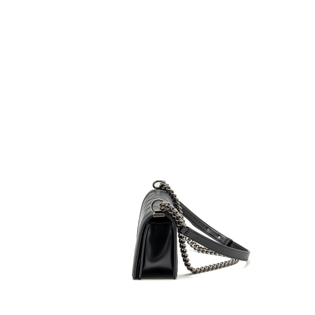 CHANEL MEDIUM BOY BAG CALFSKIN BLACK RUTHENIUM HARDWARE