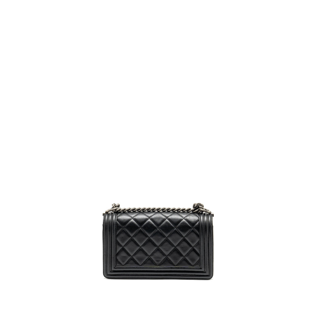 CHANEL MEDIUM BOY BAG CALFSKIN BLACK RUTHENIUM HARDWARE