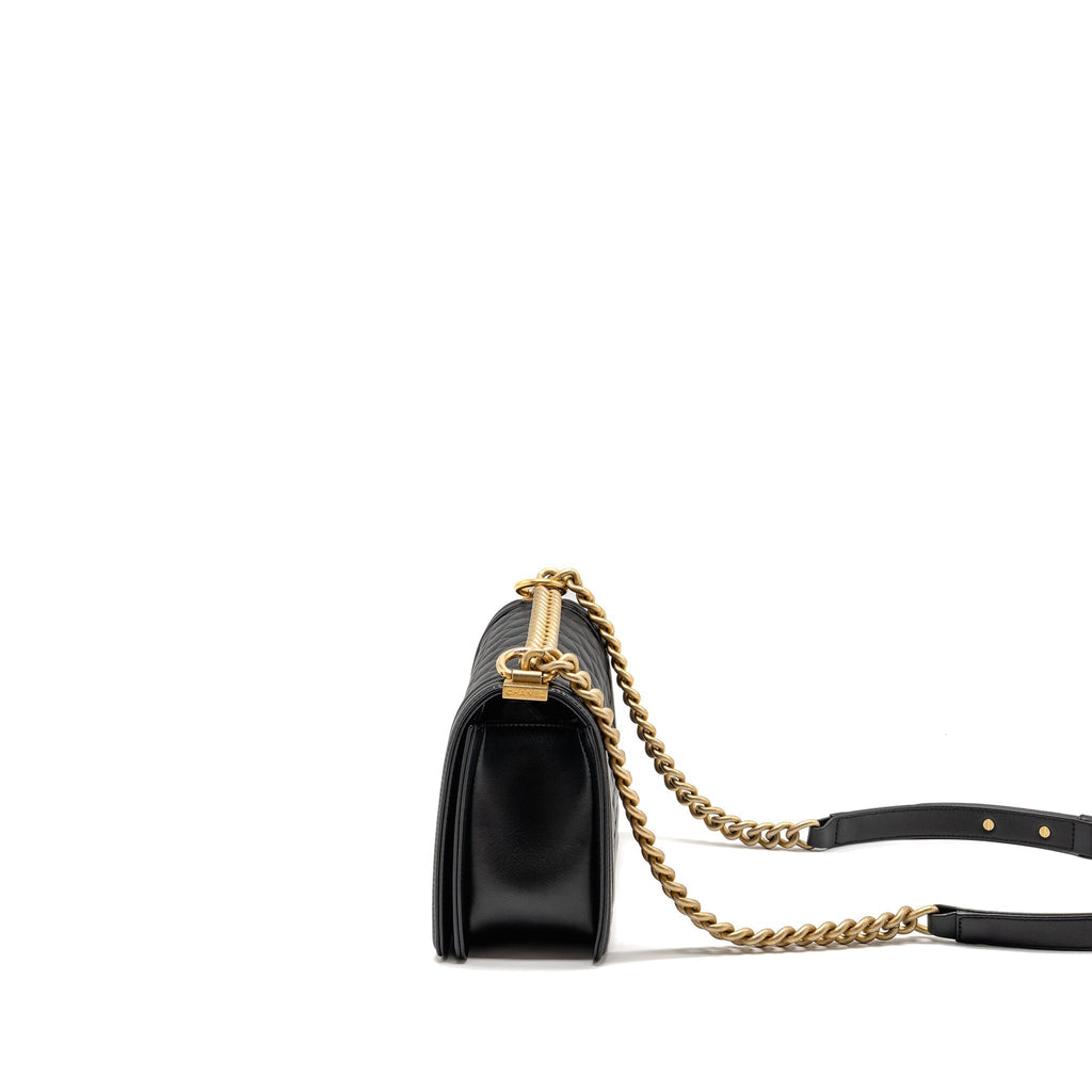 CHANEL MEDIUM BOY BAG CALFSKIN BLACK GHW (MICROCHIP)
