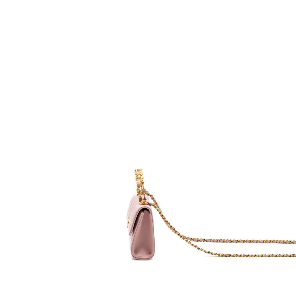CHANEL 22B FLAP BAG WITH ENAMEL TOP HANDLE LAMBSKIN LIGHT PINK GHW (MICROCHIP)