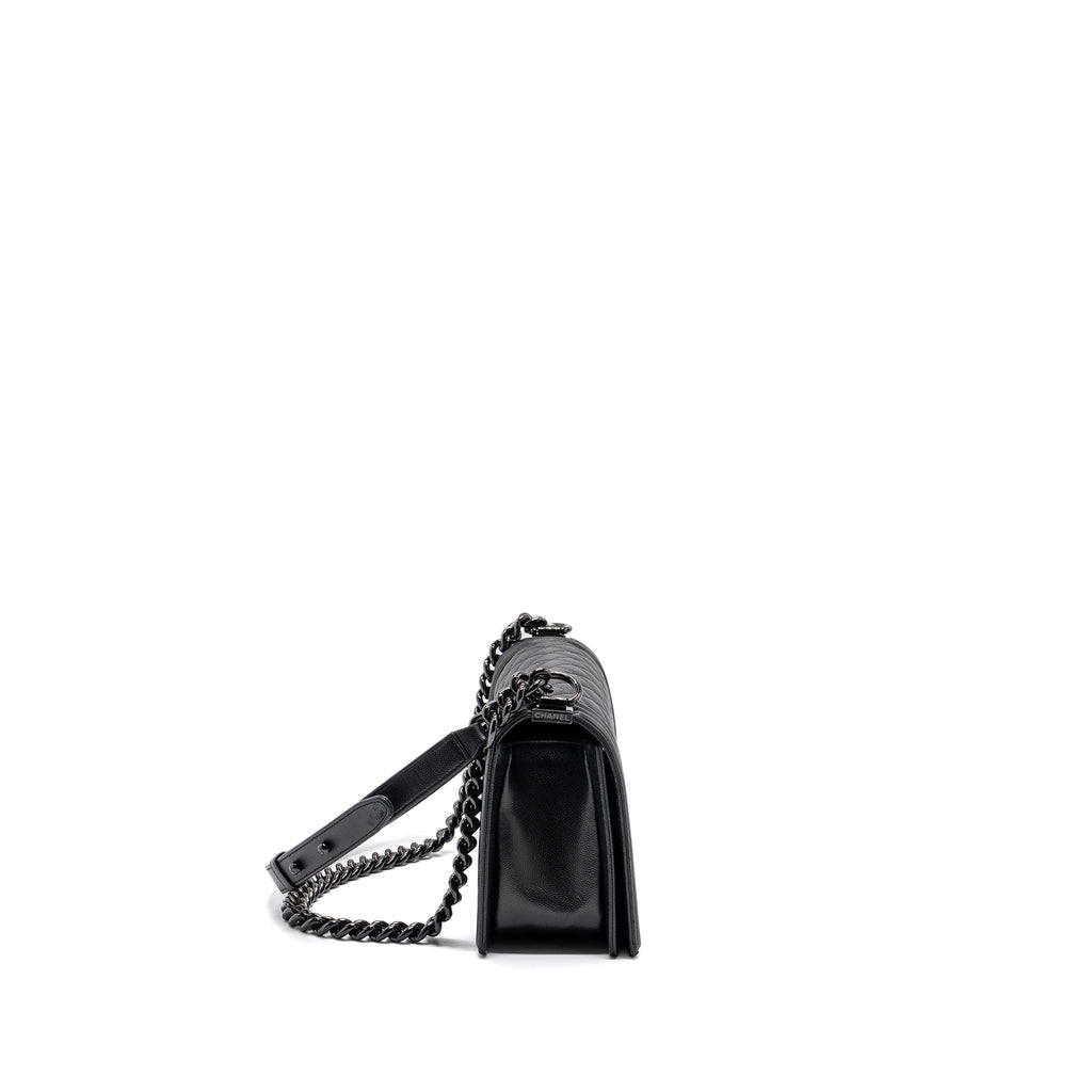 CHANEL MEDIUM BOY BAG CAVIAR SO BLACK BLACK HARDWARE