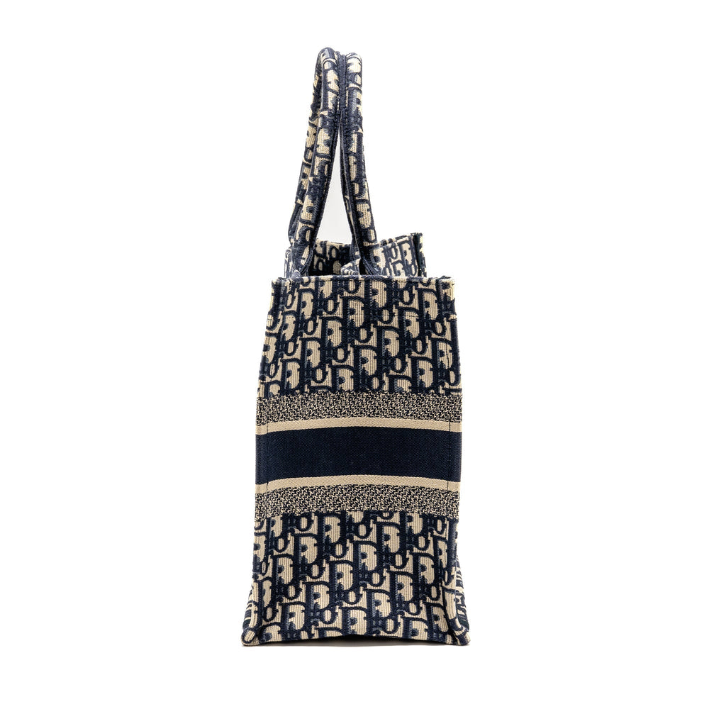 DIOR MEDIUM DIOR BOOK TOTE DIOR OBLIQUE EMBROIDERY ECRU/BLUE