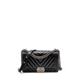 CHANEL CHEVRON MEDIUM BOY BAG CALFSKIN BLACK RUTHENIUM SHW