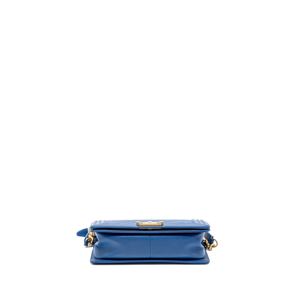 CHANEL MEDIUM BOY BAG CALFSKIN BLUE GHW