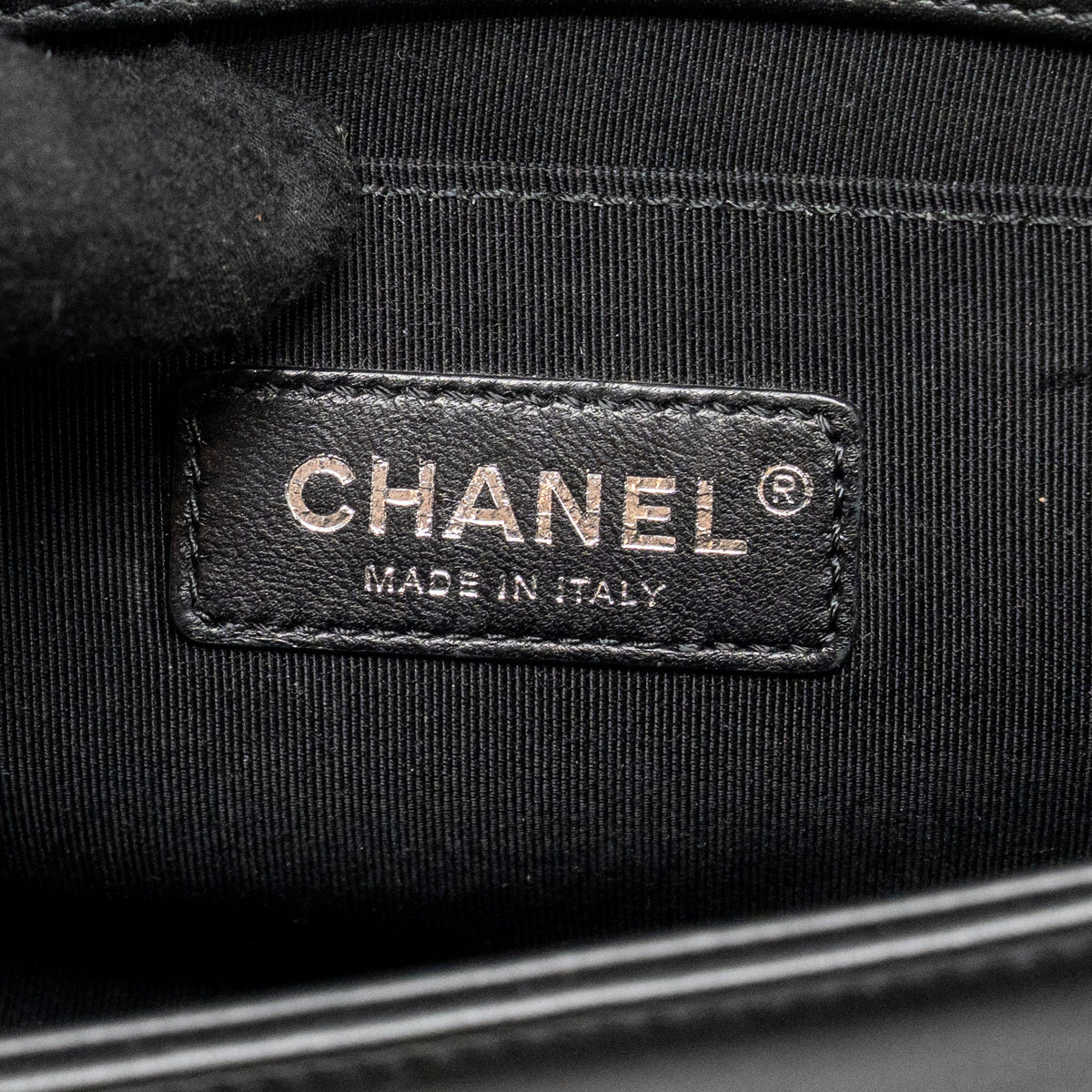 CHANEL MEDIUM BOY BAG CALFSKIN BLACK RUTHENIUM SHW
