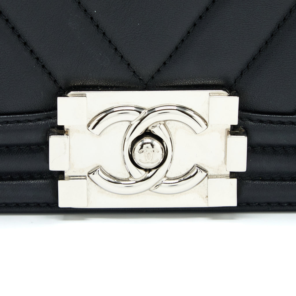 CHANEL NEW MEDIUM BOY BAG CHEVRON LAMBSKIN BLACK SHW