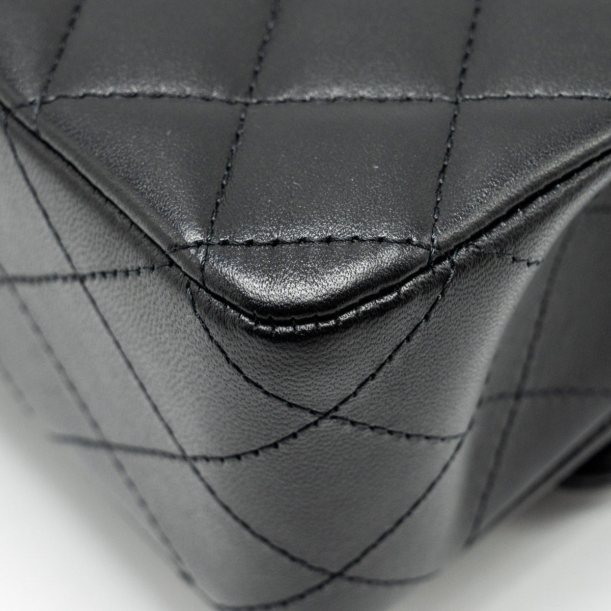 CHANEL MEDIUM CLASSIC DOUBLE FLAP BAG LAMBSKIN BLACK SHW (MICROCHIP)