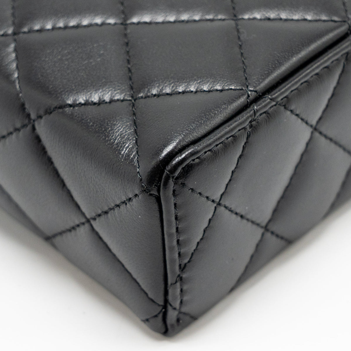 CHANEL 25B CC TOP HANDLE VANITY WITH CHAIN LAMBSKIN BLACK LGHW (MICROCHIP)