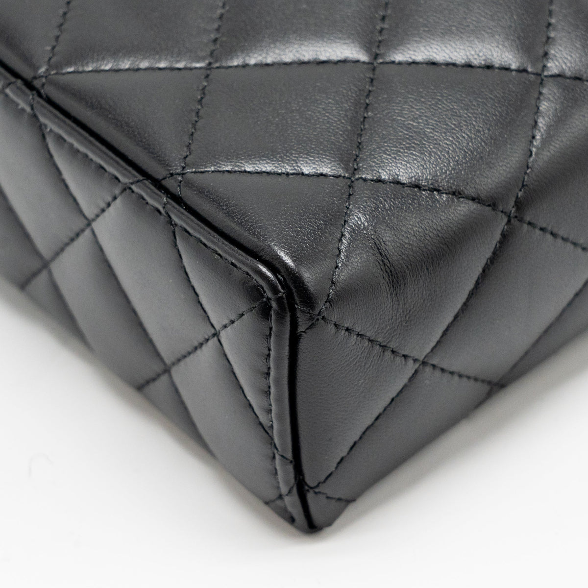 CHANEL 25B CC TOP HANDLE VANITY WITH CHAIN LAMBSKIN BLACK LGHW (MICROCHIP)