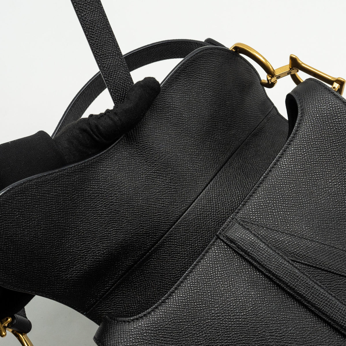 DIOR MEDIUM SADDLE GRAINED CALFSKIN BLACK GHW
