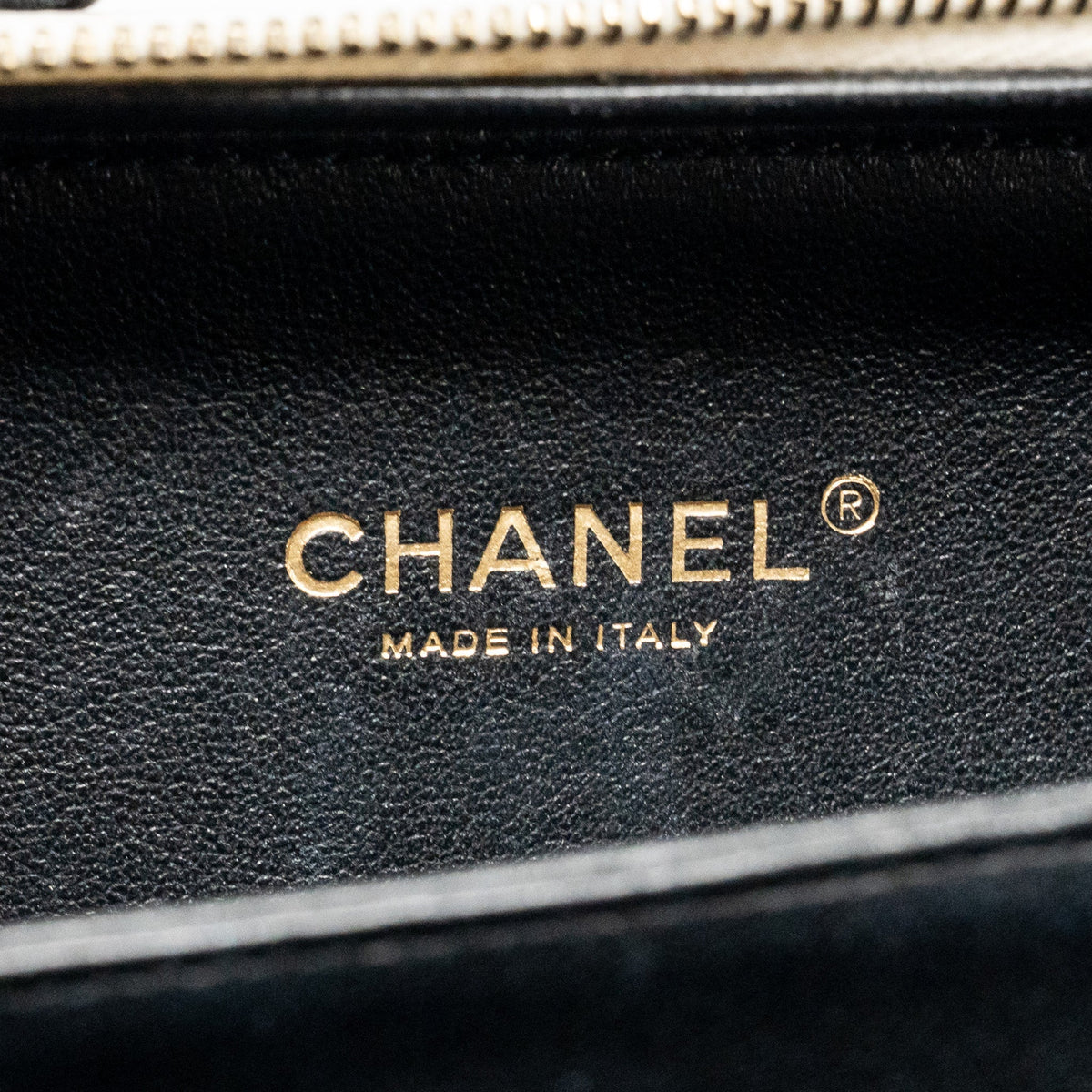 CHANEL CC FILIGREE VANITY CASE CAVIAR WHITE/BLACK GHW