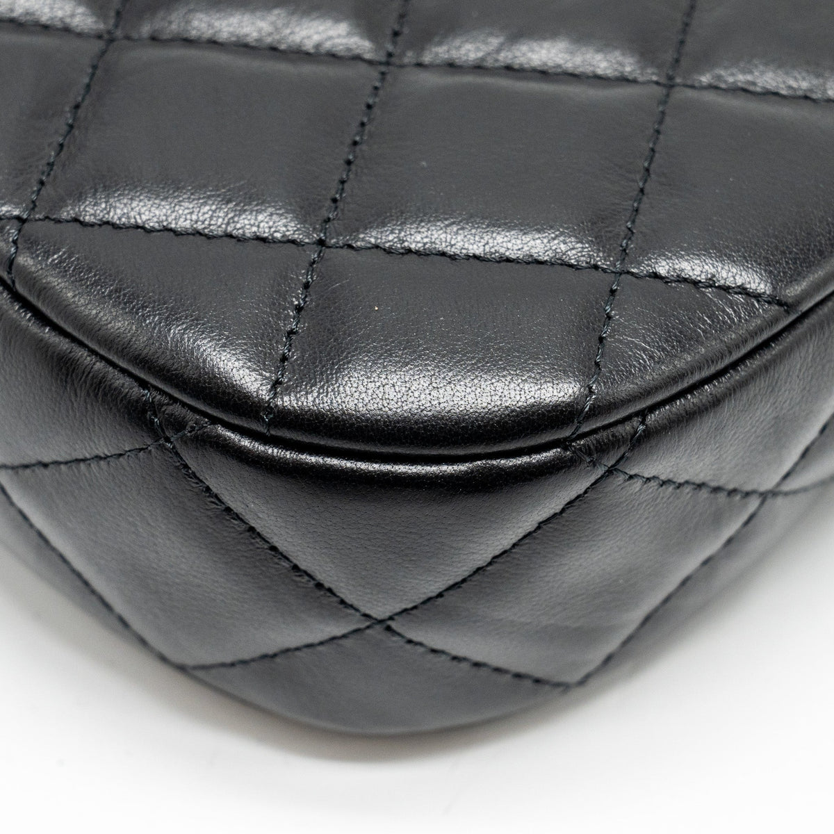 CHANEL 23K SMALL HOBO SHOULDER BAG CALFSKIN BLACK GHW (MICROCHIP)