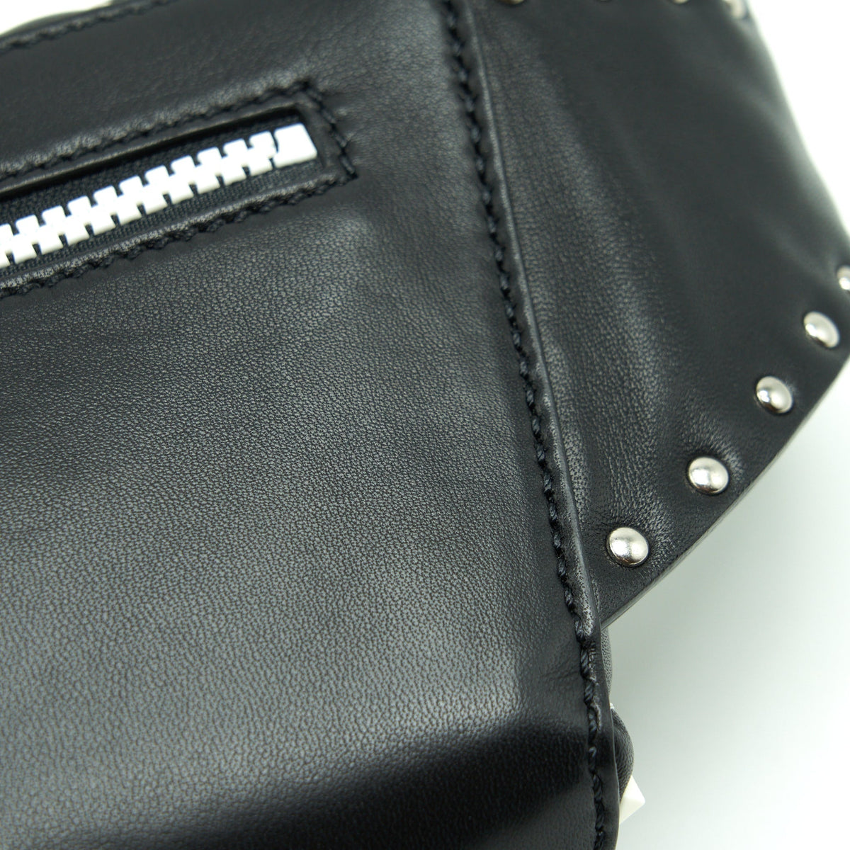 VALENTINO ROCKSTUD BELT BAG BLACK