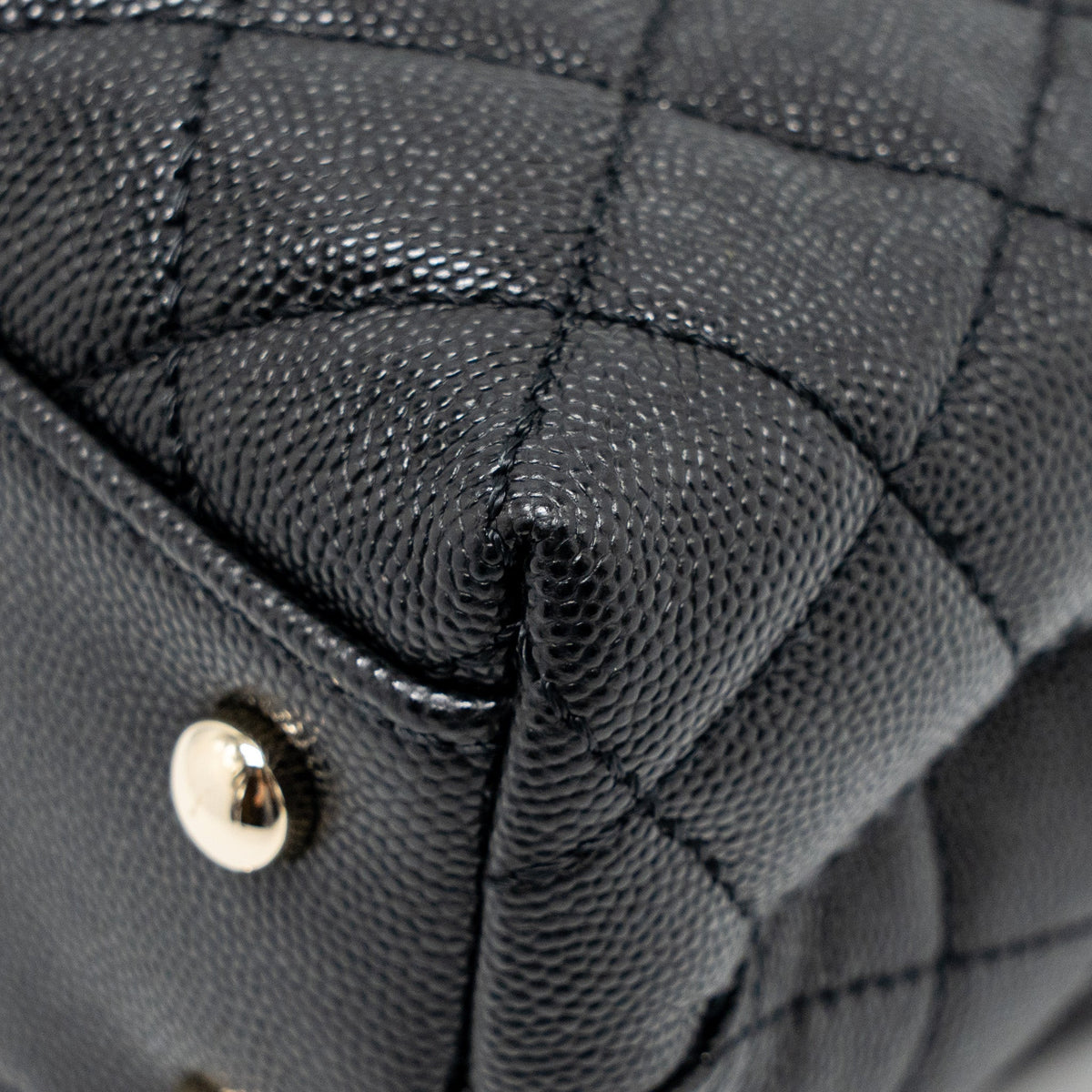 CHANEL SMALL COCO HANDLE CAVIAR BLACK LGHW(MICROCHIP)