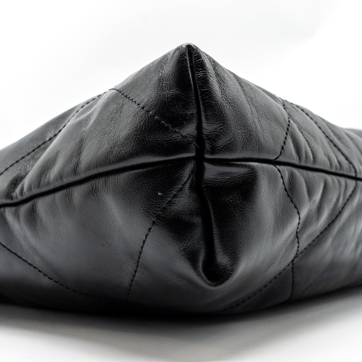 CHANEL MEDIUM 22 BAG CALFSKIN SO BLACK (MICROCHIP)