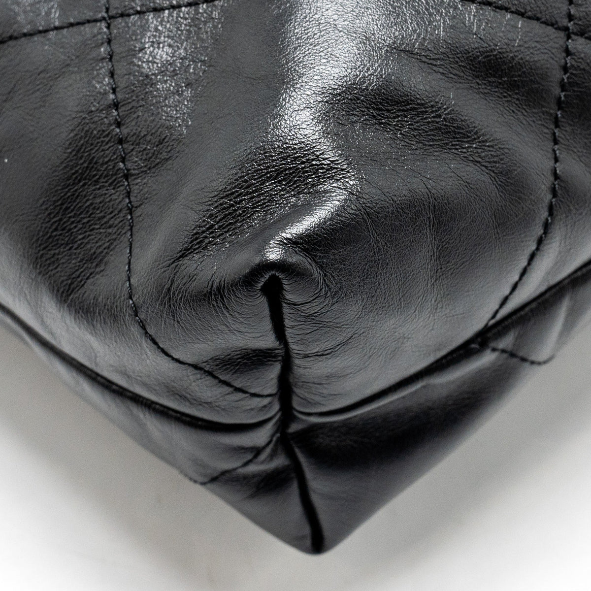 CHANEL MEDIUM 22 BAG CALFSKIN SO BLACK (MICROCHIP)