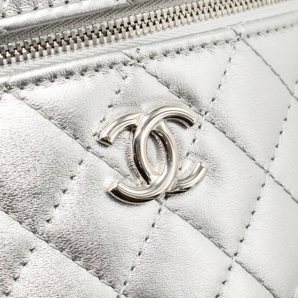 Chanel 25C Double Top Handle Round Vanity Case Lambskin Metallic Silver SHW (Microchip)