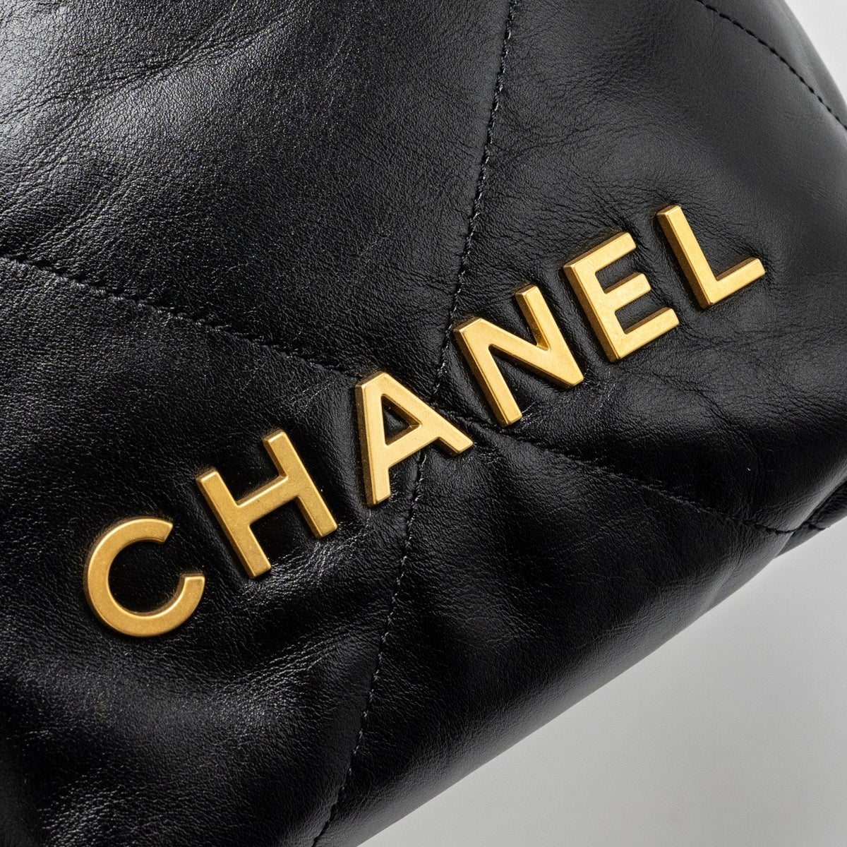 CHANEL MINI 22 BAG SHINY CALFSKIN BLACK GHW (MICROCHIP)