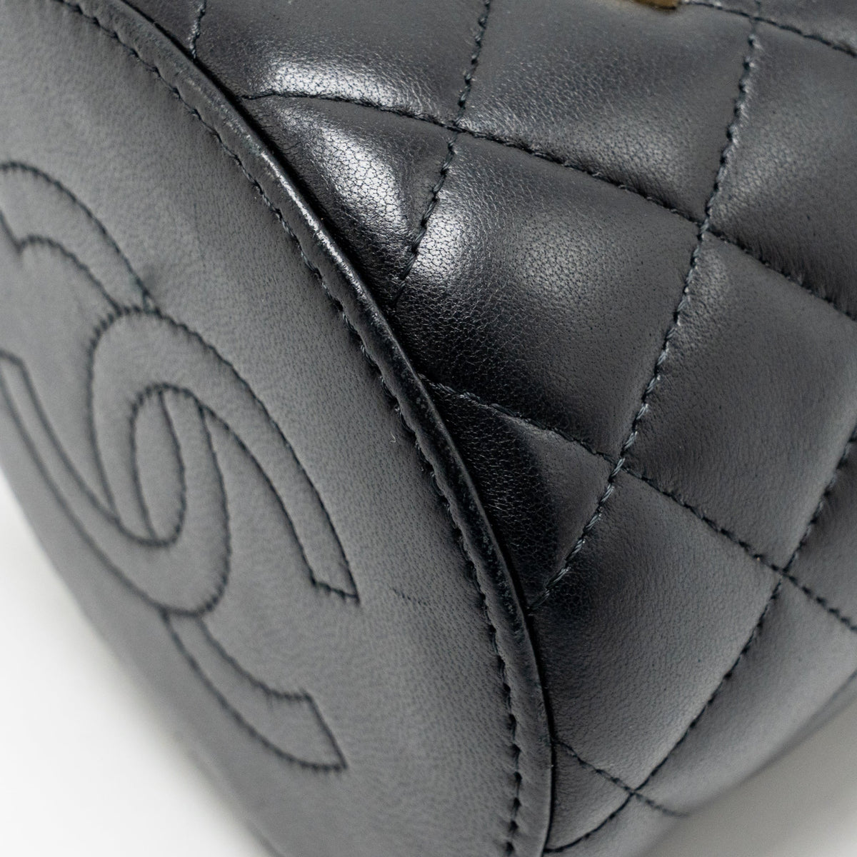 Chanel enamel top handle mini round vanity with chain lambskin black GHW (microchip)