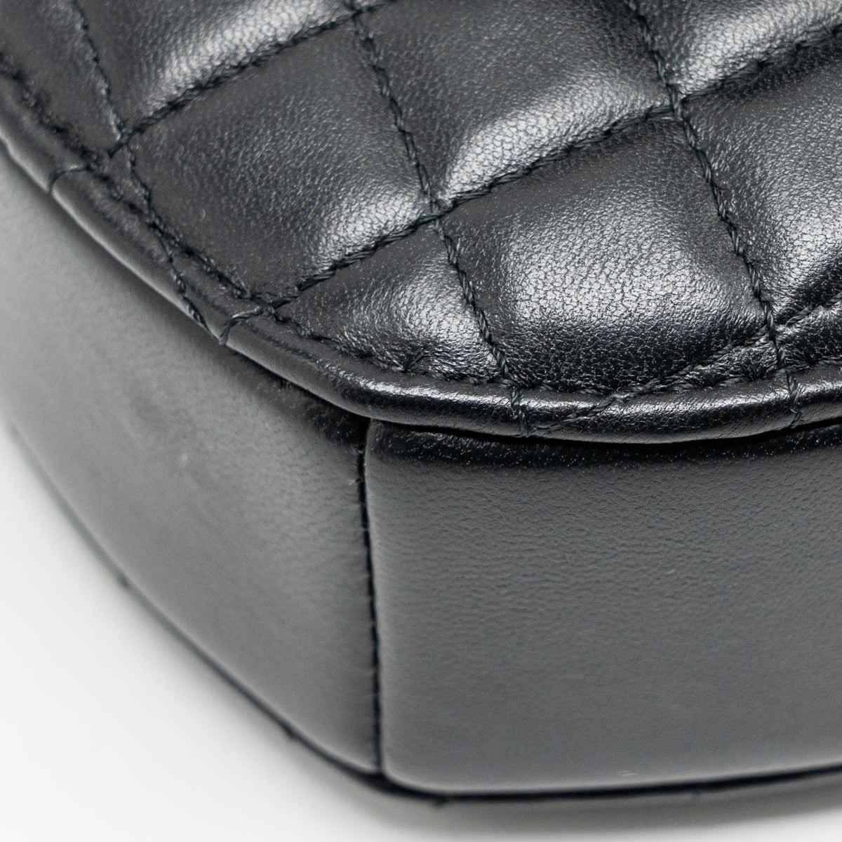 CHANEL 22S HEART BAG LAMBSKIN BLACK LGHW (MICROCHIP)