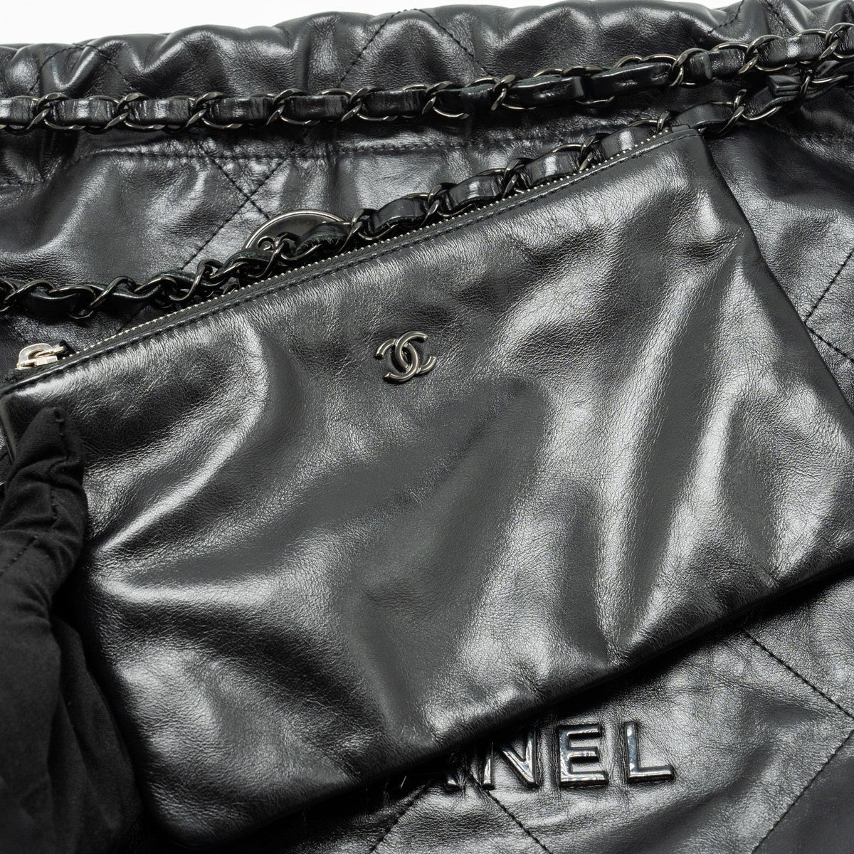 CHANEL MEDIUM 22 BAG CALFSKIN SO BLACK (MICROCHIP)