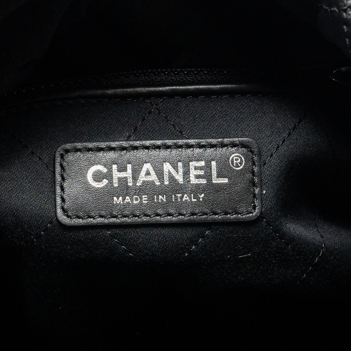 CHANEL MEDIUM 22 BAG CALFSKIN SO BLACK (MICROCHIP)