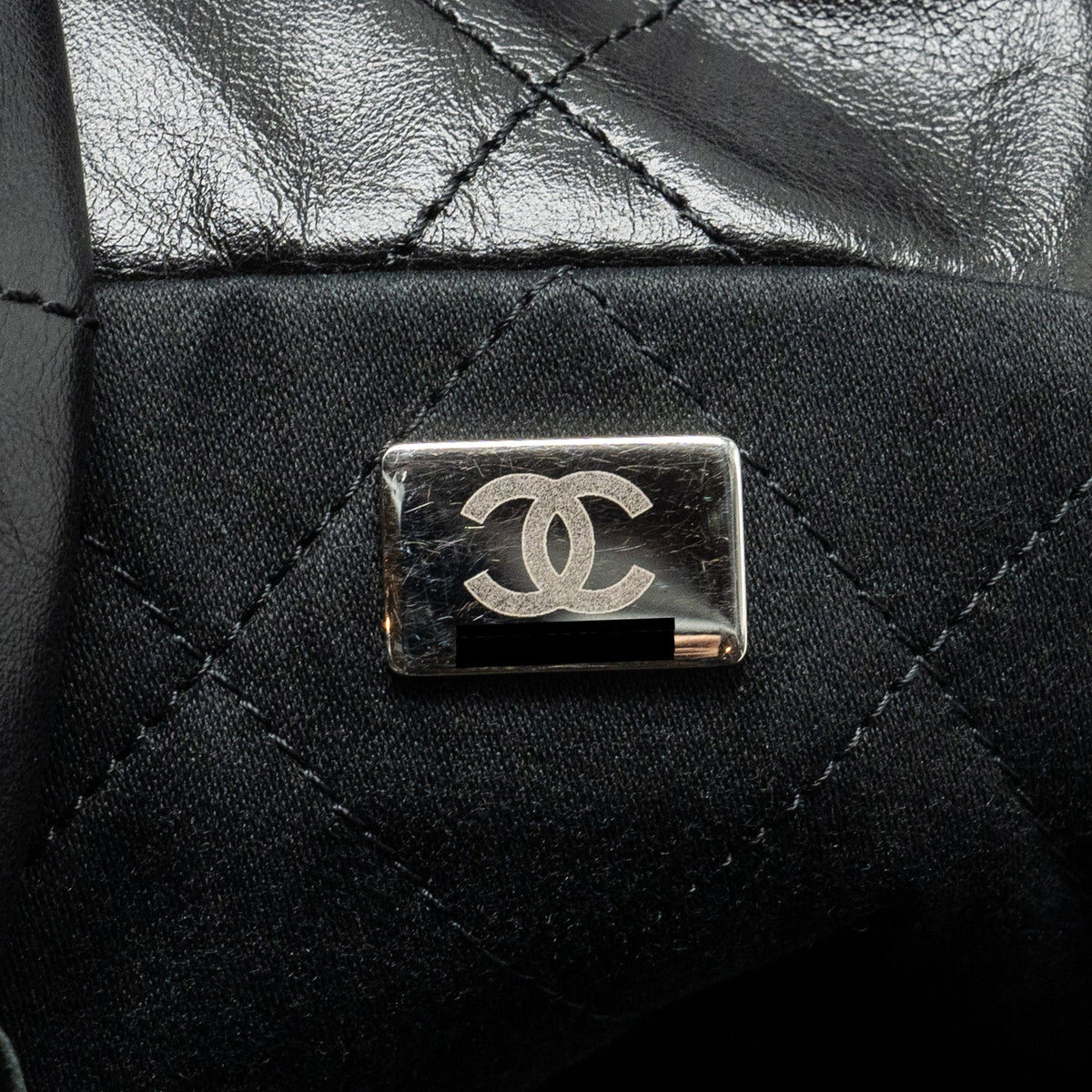 CHANEL MEDIUM 22 BAG CALFSKIN SO BLACK (MICROCHIP)