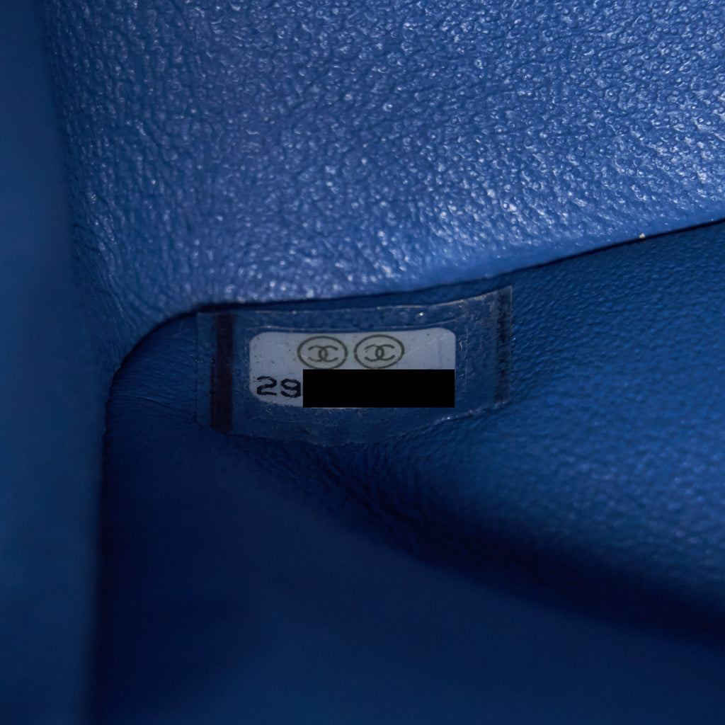 CHANEL MEDIUM CLASSIC DOUBLE FLAP 25CM BLUE CAVIAR LGHW
