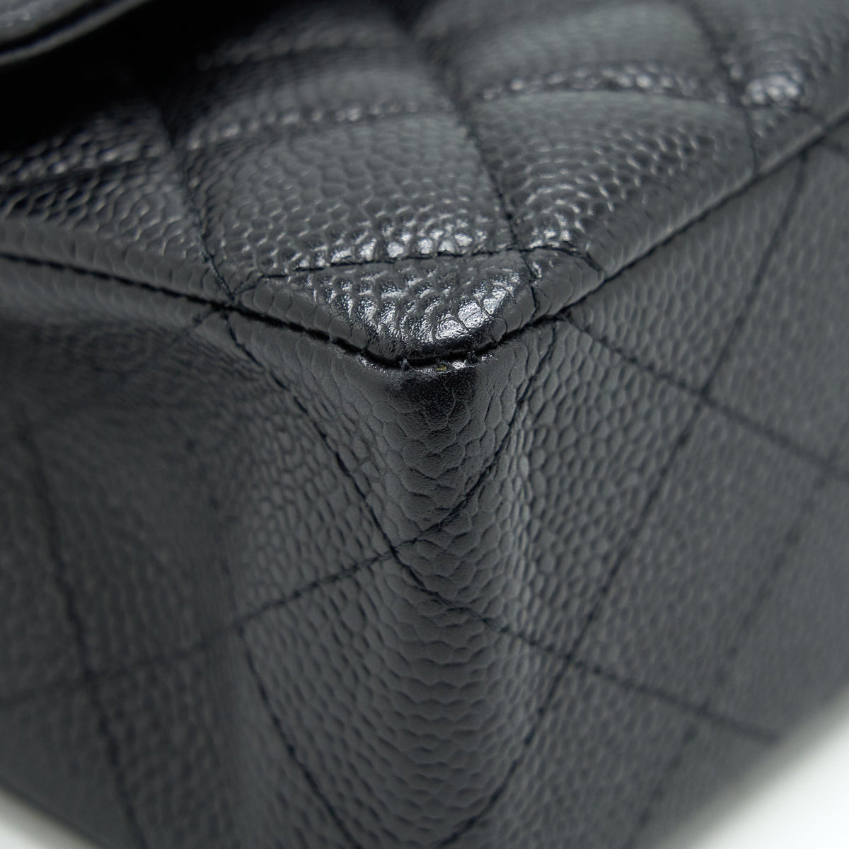 CHANEL CLASSIC DOUBLE FLAP MEDIUM BLACK CAVIAR GHW