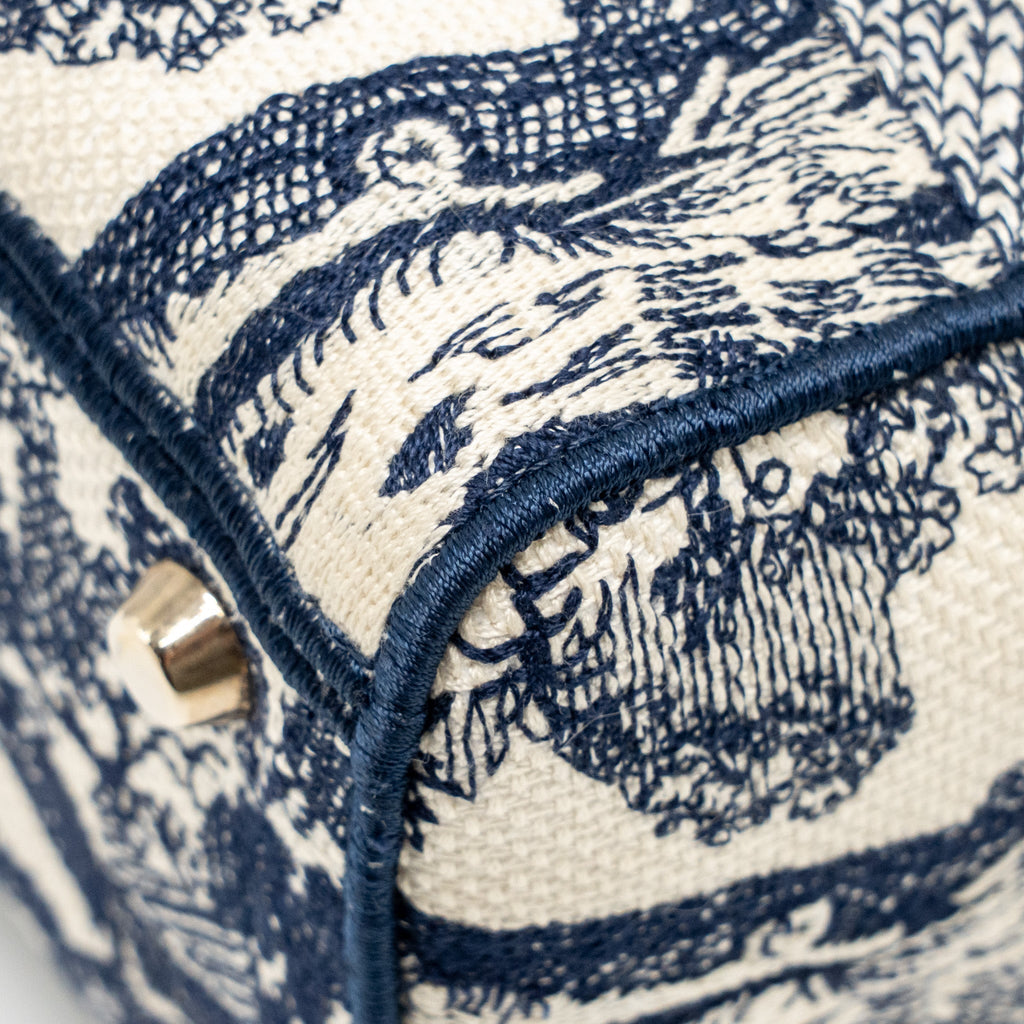 DIOR MEDIUM LADY D-LITE BAG TOILE DE JOUY EMBROIDERY BLUE LGHW