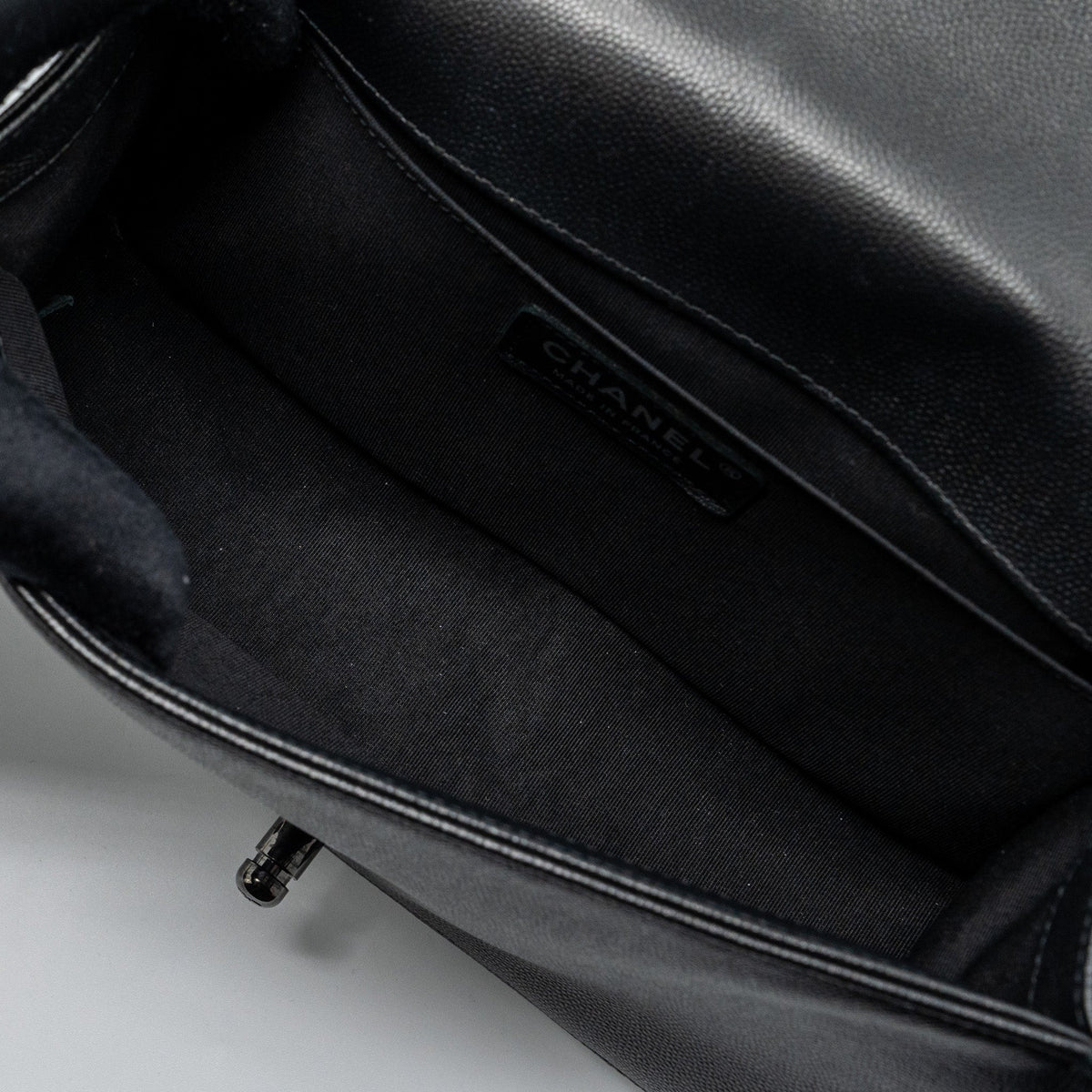 CHANEL MEDIUM BOY BAG CAVIAR SO BLACK BLACK HARDWARE