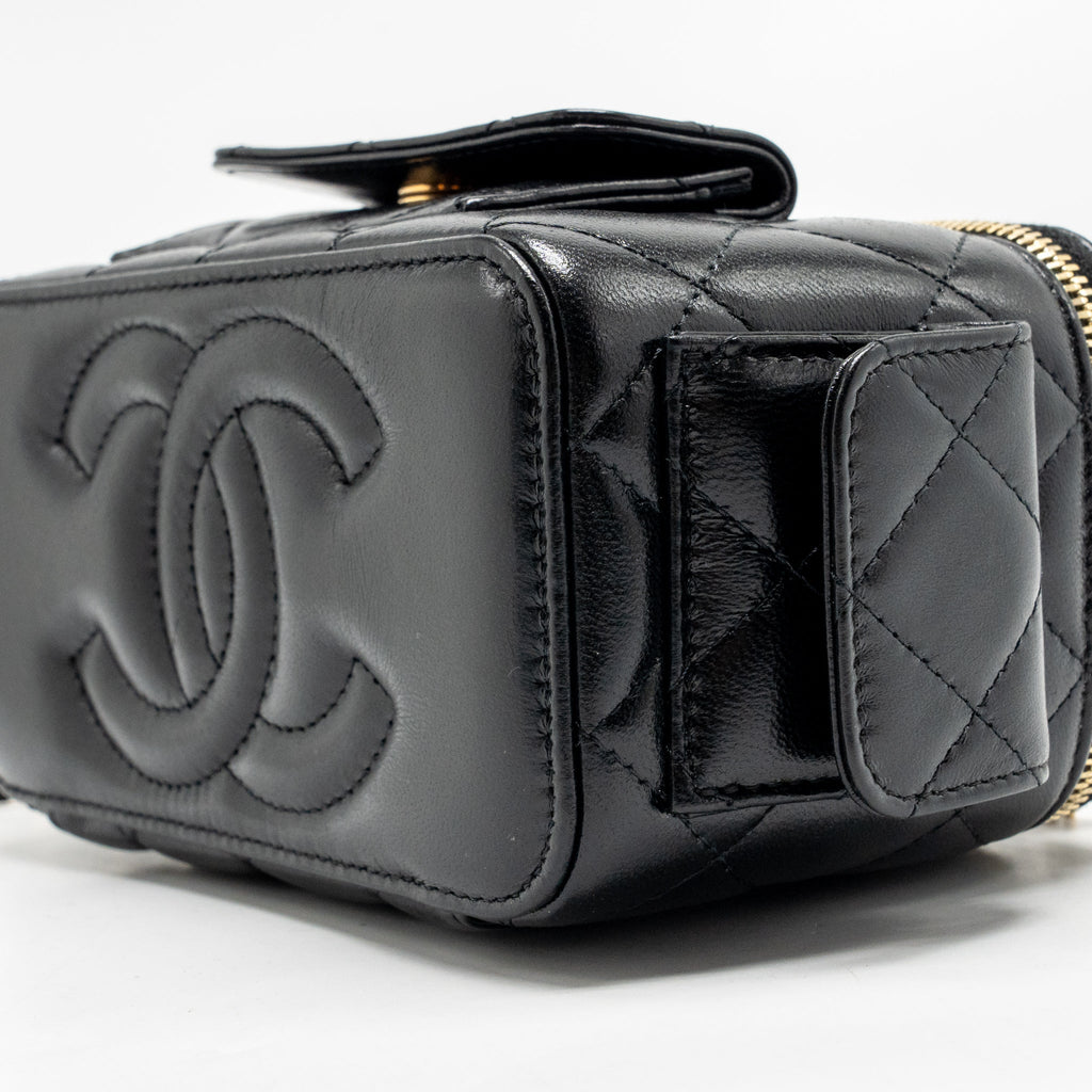 Chanel 22k top handle pocket long vanity with chain shiny calfskin black GHW (microchip)