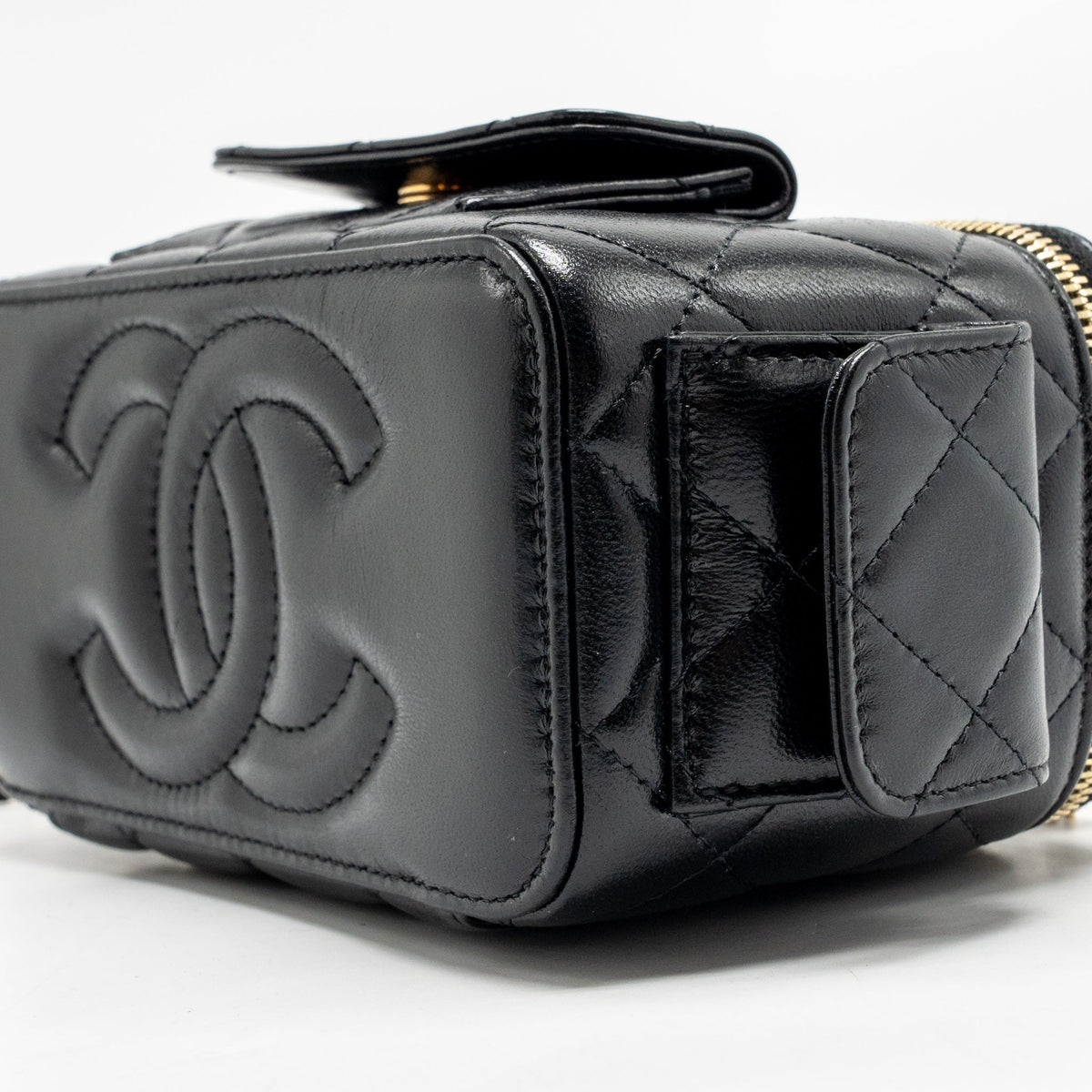 Chanel 22k top handle pocket long vanity with chain shiny calfskin black GHW (microchip)