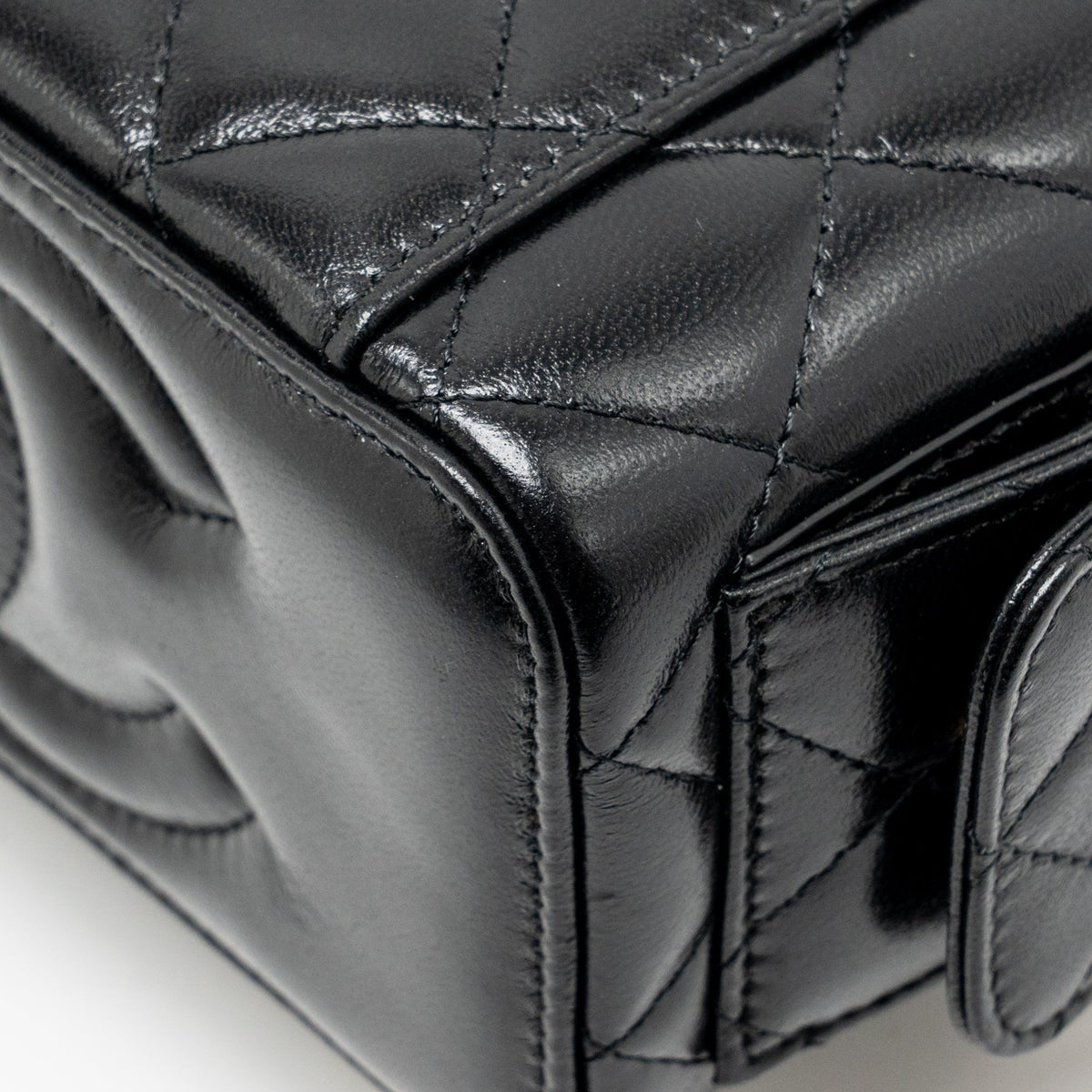 Chanel 22k top handle pocket long vanity with chain shiny calfskin black GHW (microchip)